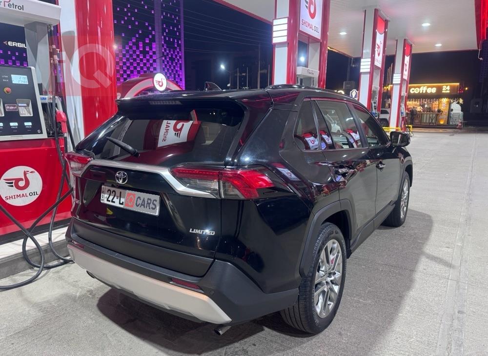 تۆیۆتا ڕاڤ 4